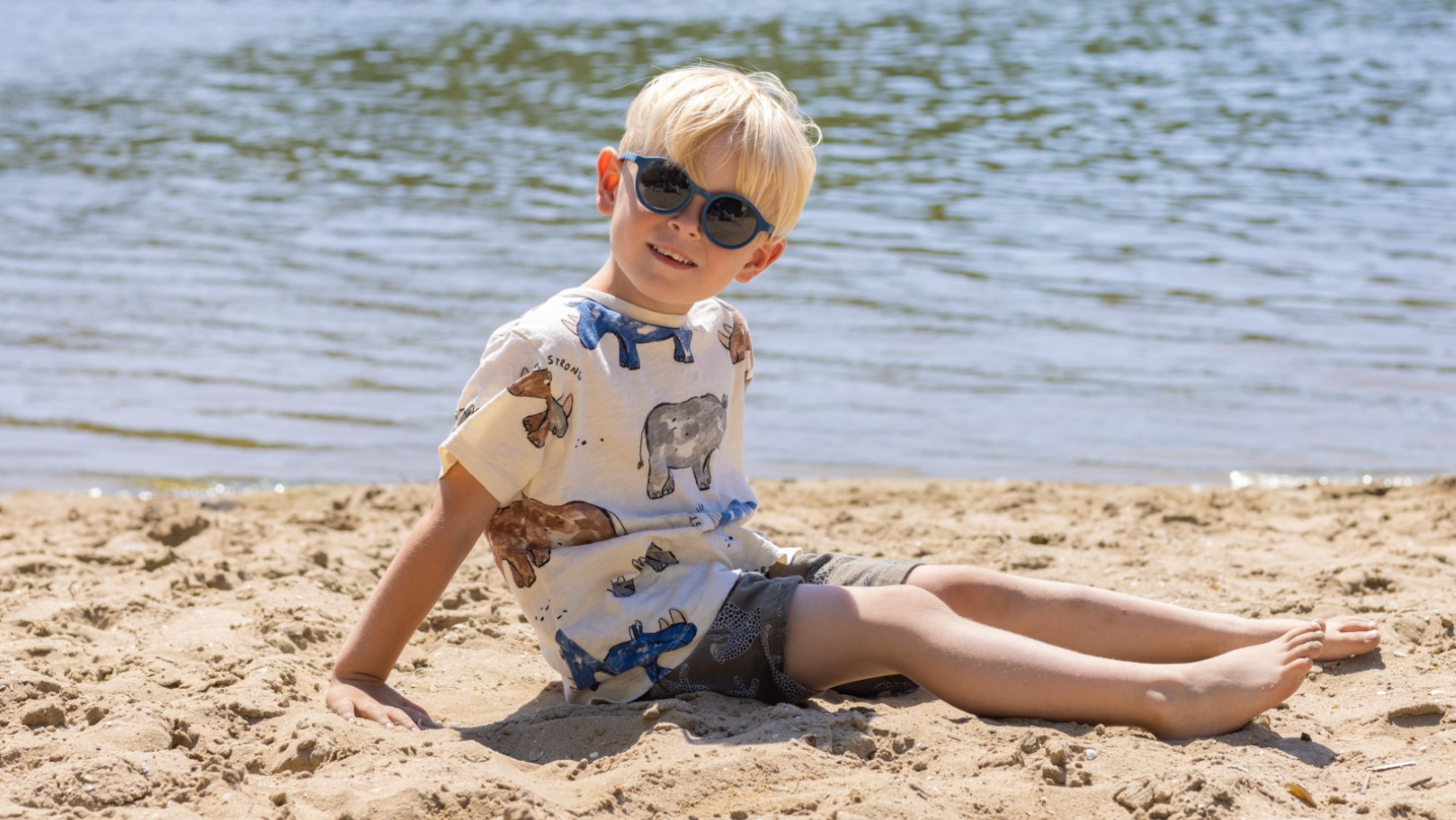 Waarom het dragen van een zonnebril belangrijk is voor de ooggezondheid van je kind